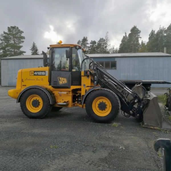 JCB-412S on yksi järeistä Lindroosin Soran kaivureista Keski-Suomessa